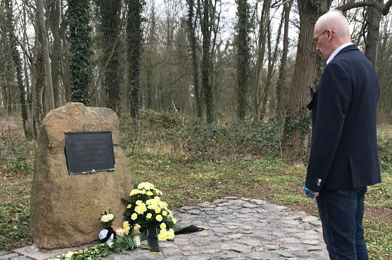 Bild: Gedacht und erinnert