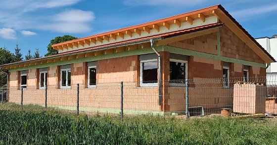 Bild: Die Fenster sind eingebaut