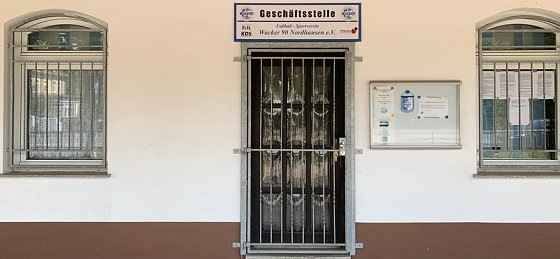 Bild: Blick auf den Eingang in die Gesch&auml;ftsstelle