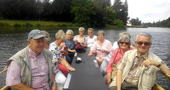 Bild: Blick auf die Reisegruppe. Im Vordergrund rechts der Autor des Beitrages