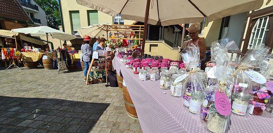 Bild: Hof- und Genussmarkt in der Traditionsbrennerei