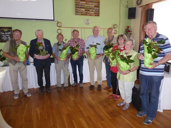 Bild: Dem Vorstand der Vereinigung der Landsenioren geh&ouml;ren, von links, an: Peter Roick (Sondershausen), Herbert Weschcke (Nordhausen), Winfried Wilhelm (M&uuml;nchenlohra), G&uuml;nter Reinboth (Heringen), Werner Urban (Nohra), Volker Schulze (Hesserode), Heidrun Neumeyer (Wipperdorf), Ilse Schlese (Flarichsm&uuml;hle), Manfred Birkefeld (Bleicherode).