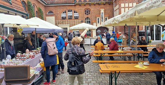 Bild: Noch bis 18 Uhr &ouml;ffnet die Echter Nordh&auml;user Traditionsbrennerei ihre Pforten