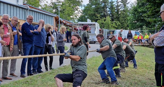 Bild: Muskel, Masse und Technik waren beim Tauziehen gefragt.