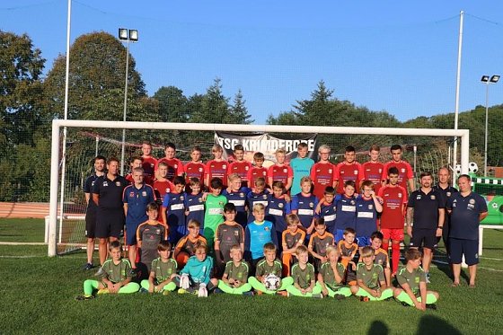 Bild: Ein Teil des Nachwuchses des Fu&szlig;baller der TSG Krimderode, die B- und E-Mannschaften