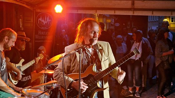 Bild: Mit 74 immer noch ein Meister auf der Blues-Gitarre