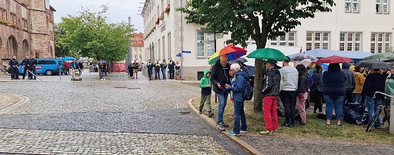 Bild: Im Geiste getrennt, auf dem Bild (fast) vereint