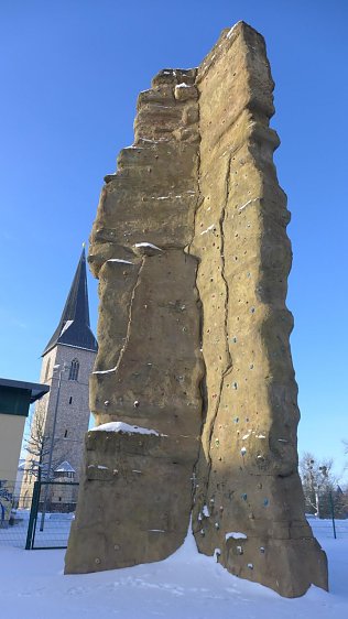 Bild: Eigentlich sollte die Winterpause am Kletterfelsen l&auml;ngst beendet und das Klettern wieder wie gewohnt an den Freitagnachmittagen m&ouml;glich sein. 