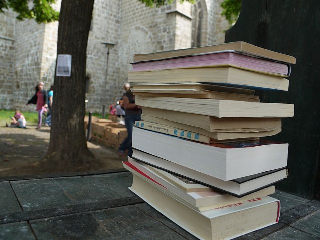 Bild: B&uuml;cher zum Kilopreis