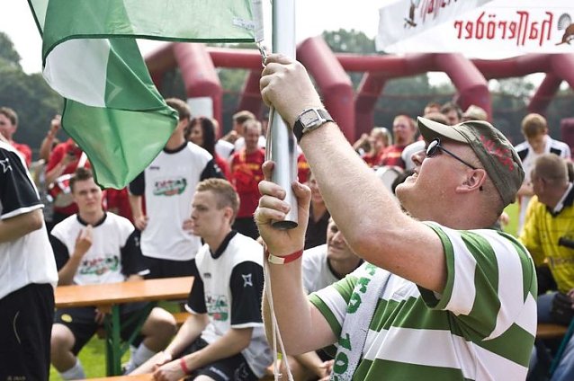 Bild: Fans in der AWD Arena