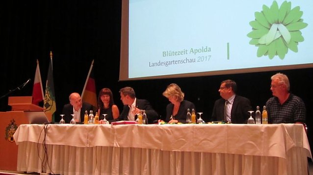 Bild: Inge Klaan (3. von rechts) in Apolda