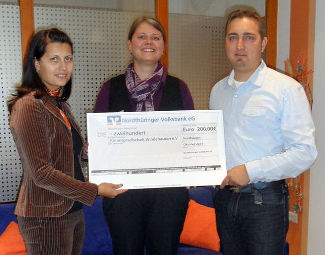 Bild: Spende &uuml;bergeben