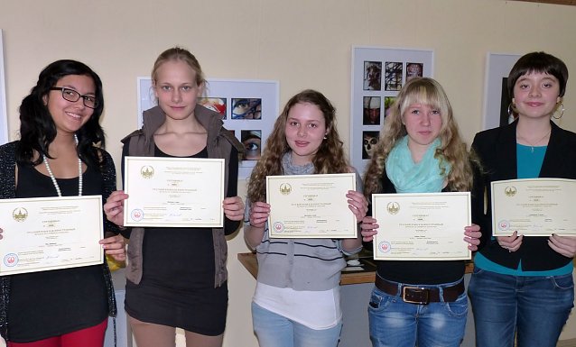 Bild: Die Besten: Stefanie Rei, Luise Schulze, Lucie Herrmann, Celine Adam, Franka Angelstein (von links)