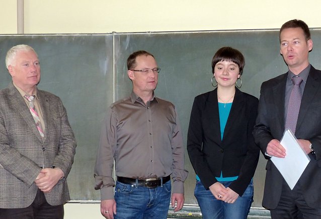 Bild: Die Beste: Ralf-Gerhard K&ouml;the(Schulleiter), Sven Lutze (2. Vorsitzender des F&ouml;rdervereins), Franka Angelstein, Tino Pf&ouml;rtner (1. Vorsitzender des F&ouml;rdervereins) - von links