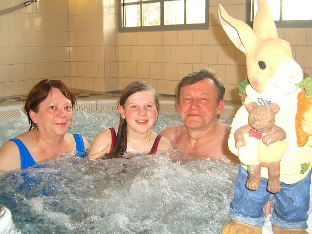Bild: Oma und Opas im Badehaus