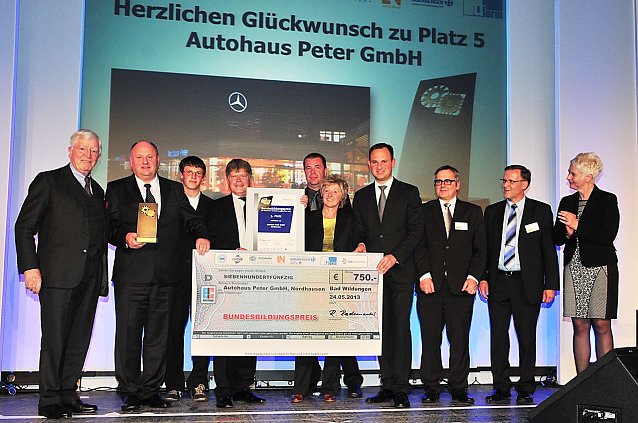 Bild: Autohaus Peter GmbH bildet auch weiterhin auf hohem Niveau aus.