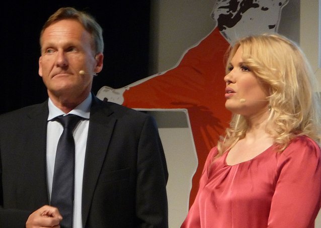 Bild: Watzke und Moderatorin Jessica Kastrop
