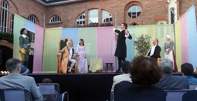 Bild: Premiere im Hof