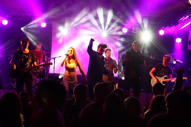 Bild: Party am Sandstrand