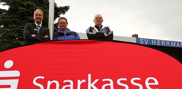 Bild: Neue Tore auf dem Sportplatz