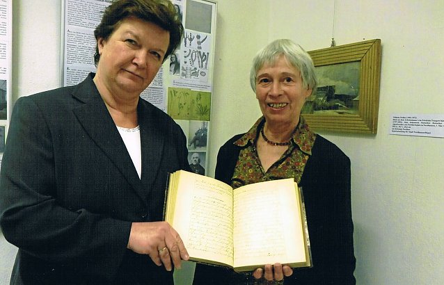 Bild: &Uuml;bergabe der Handschrift