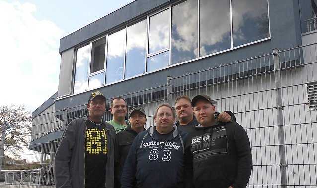 Bild: Wacker-Fans vor dem Stadion