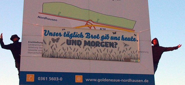 Bild: Aktion zum ersten Jahrestag
