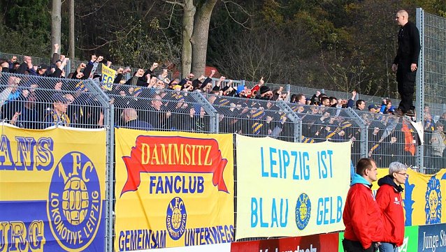 Bild: Lok-Fans im AKS - volle Power f&uuml;r die eigene Mannschaft