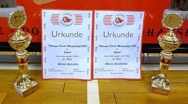 Bild: Pokale und Urkunden