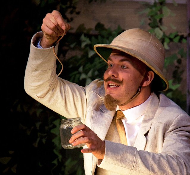 Bild: Florian Kontschak als Prof. W&uuml;rmchen in der Operette Der Vogelh&auml;ndler