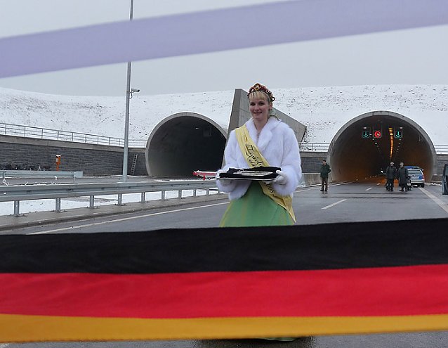 Bild: Er&ouml;ffnung Schm&uuml;cketunnel