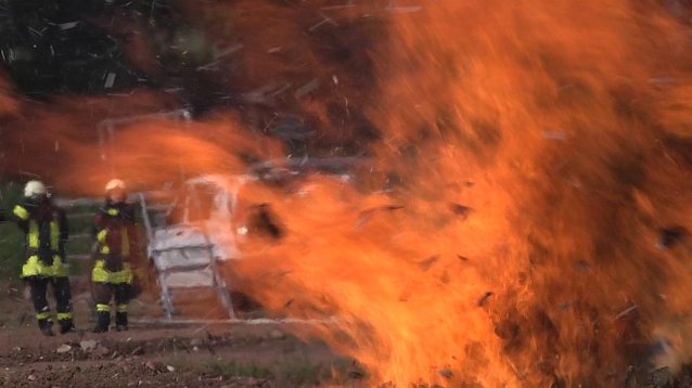 Bild: Dekonstruktion mit Feuer