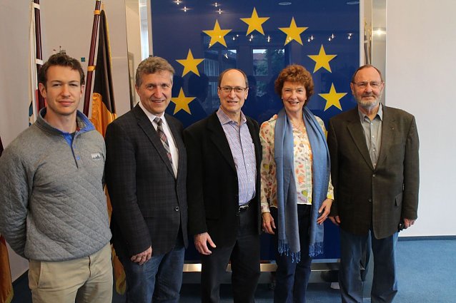 Bild: v.r. Sohn Adam Growald, OB Klaus Zeh, Paul Growald, Eileen Rockefeller Growald, Dr. Manfred Schr&ouml;ter