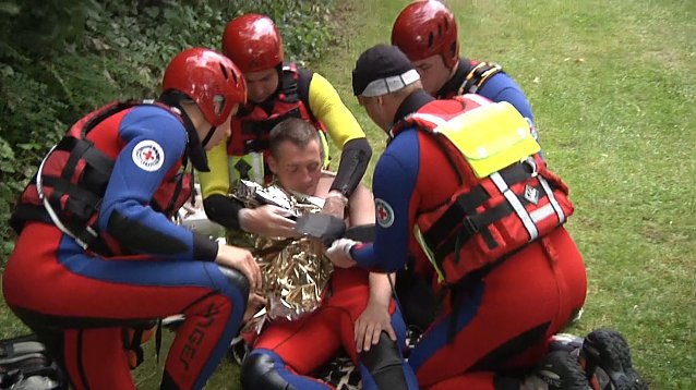Bild: Nach der Rettung beginnt die Versorgung