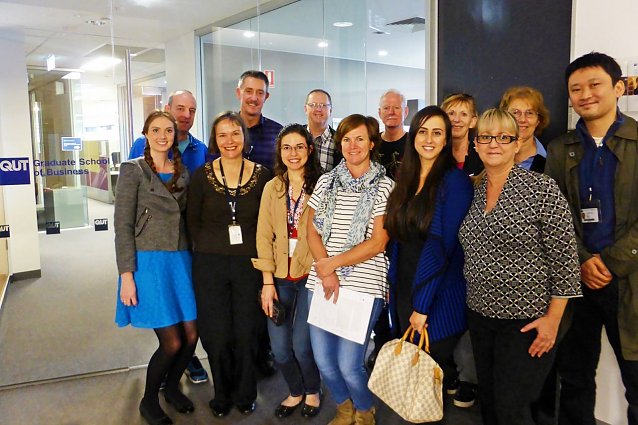 Bild: Prof. Dr. Bernd Schwien von der FH Nordhausen mit Kollegen an der Queensland University of Technology in Brisbane, Australien