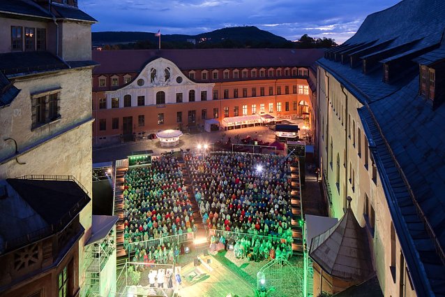Bild:  Zu Rock meets Classic�, der Spanischen Nacht und den Sonntagsvorstellungen von My Fair Lady fahren von Nordhausen aus Busse zum Schlosshof Sondershausen