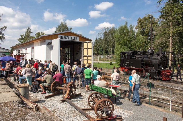 Bild: Mit der Eisenbahn zur Geschichte