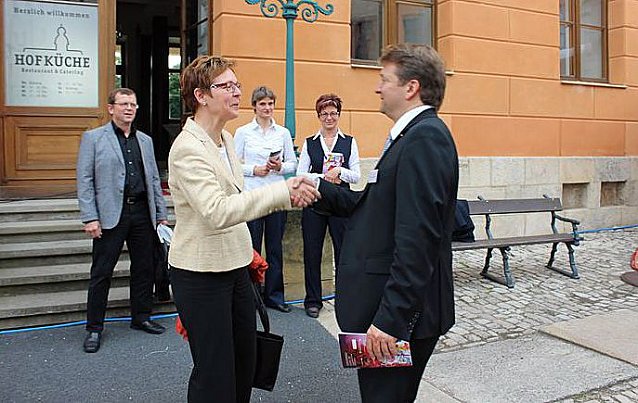Bild: Prominente Premiereng&auml;ste