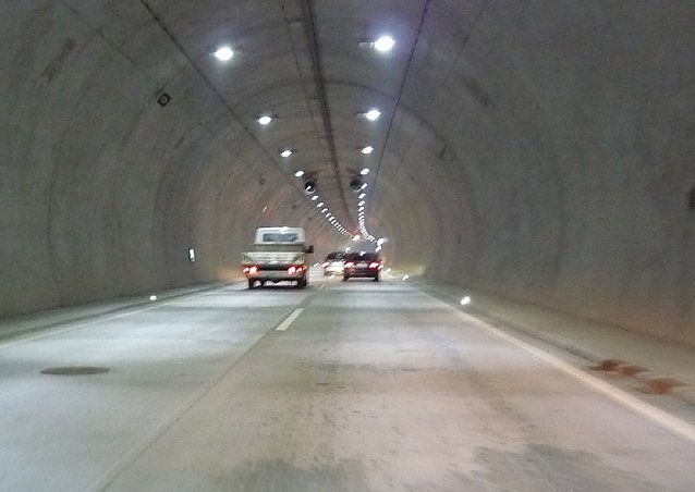 Bild: Schm&uuml;cketunnel Einfahrt