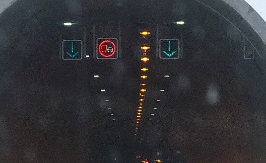 Bild: Schm&uuml;cketunnel Einfahrt