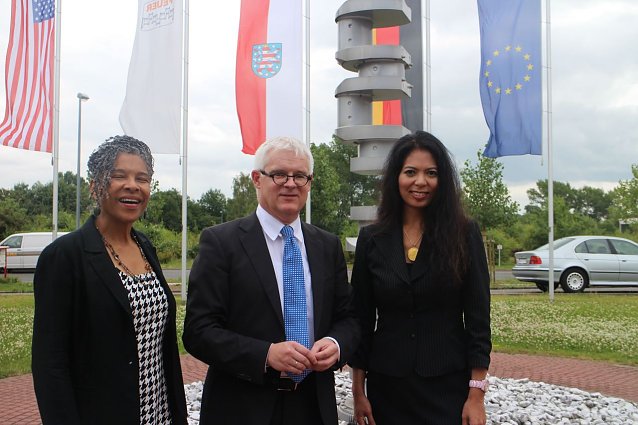 Bild: von links: Lori Cooper, Bernd Gulden, Christina Sevilla