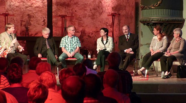 Bild: Diskussion im Podium