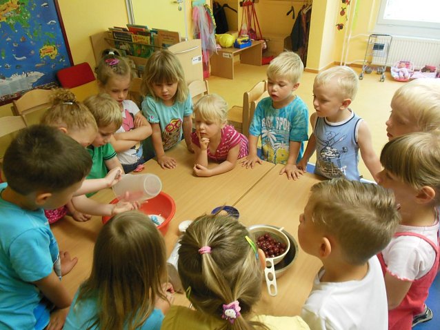 Bild: Kunterbunter Kuchenbasar