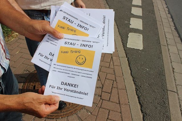 Bild: Demo &uuml;ber Bundesstra&szlig;e 4 in Greu&szlig;en gezogen