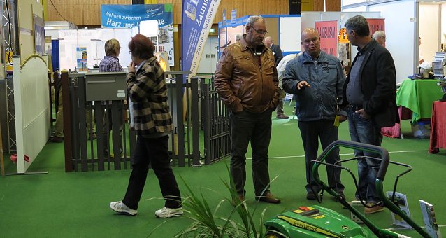 Bild: Messe in der Ballspielhalle
