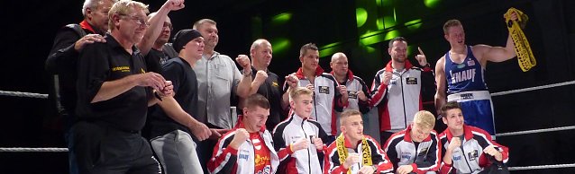 Bild: So sehen Sieger aus... 12:8 gewinnt der NSV seinen ersten Kampf