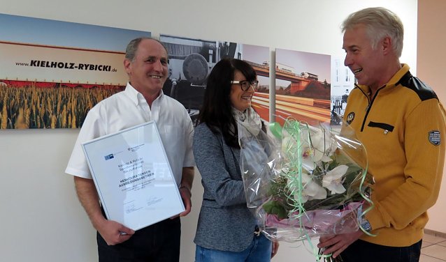 Bild: Von links: Ralph B&ouml;ttcher, Julia Rybicki und Hans-Joachim Junker am Standort Nordhausen