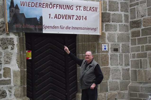 Bild: Nach Innensanierungen &ouml;ffnet die Blasiikirche am 1. Advent wieder ihre Pforten. Reiner Panse aus Urbach f&uuml;hrte  als Dachdecker am Turm des Gotteshauses Schiefer-Arbeiten  aus. T&auml;glich wurde er an ein tragisches Ereignis erinnert, das sich im Sommer 1951 ereignete und das ihn heute noch bewegt