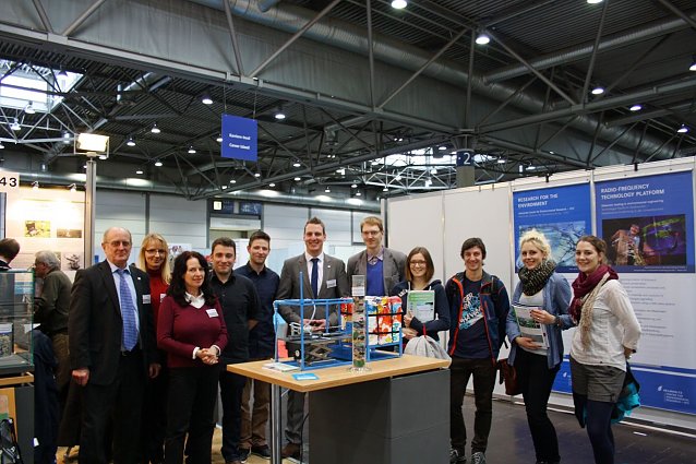 Bild: orscher der Hochschule Nordhausen und Besucher auf der Terra Tec 2015