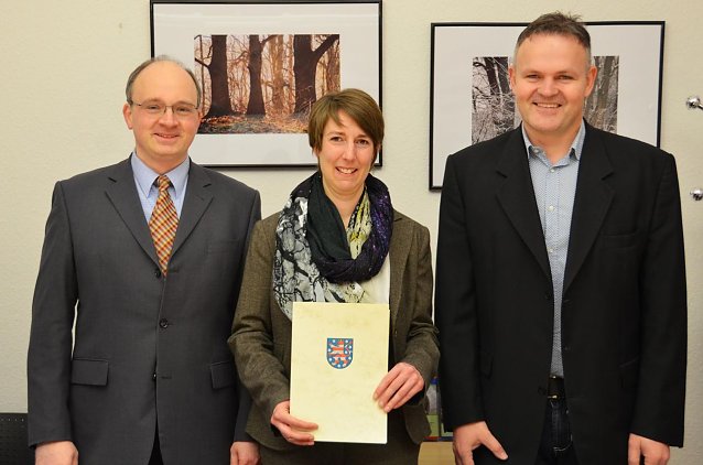 Bild: Ernennung von Prof. Dr. Britta Gebhard durch den Pr&auml;sidenten der Hochschule Nordhausen Prof. Dr. J&ouml;rg Wagner im Beisein des Dekans vom Fachbereich Wirtschafts- und Sozialwissenschaften Prof. Dr. Stefan Zahradnik
